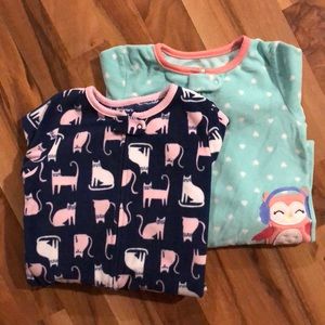 2 Pairs 2T Carter’s footie PJ’s